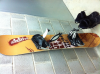 Tabla de snowboard con fijaciones y botas