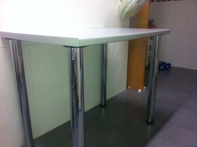 MESA DE COCINA EN PERFECTO ESTADO