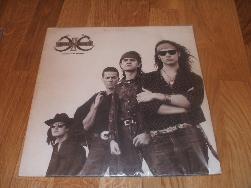 Dos primeros vinilos de Héroes del Silencio