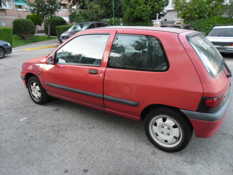 COCHE RENAULT CLIO 1.4 S