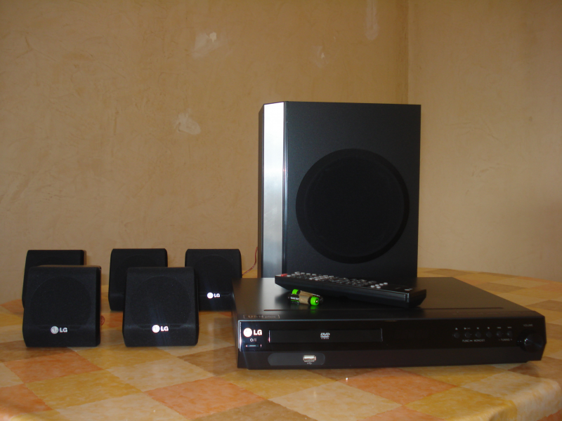 HOME CINEMA LG