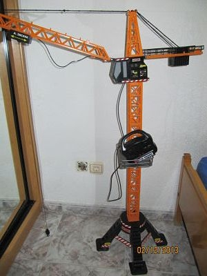 GRÚA TELEDIRIGIDA