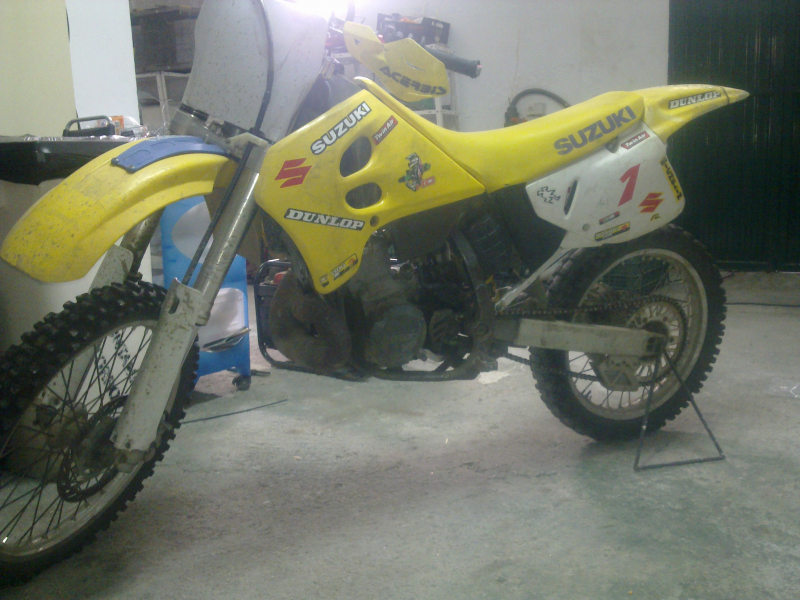 suzuki rm250 escape competicion,,traje,botas,casco y protecciones