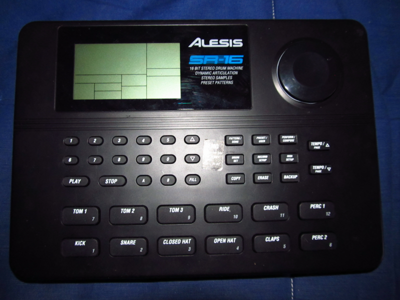 Caja de ritmos Alesis SR-16