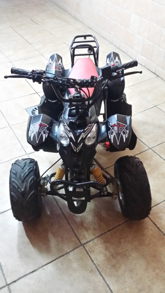 un quad negroo 110cc