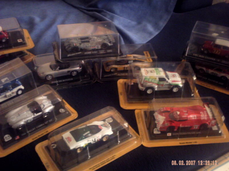 monton de coches de coleccion 