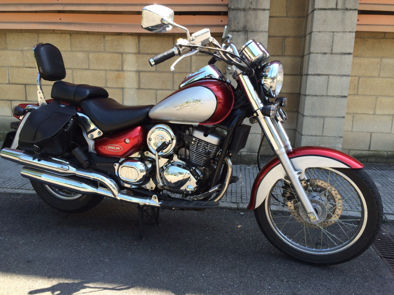 Motocicleta tipo custom 125cc