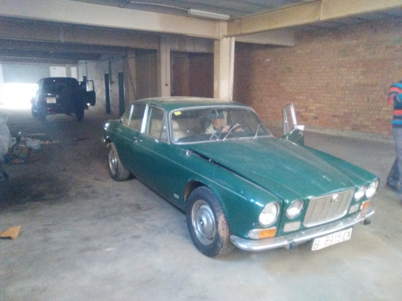 jaguar xj6