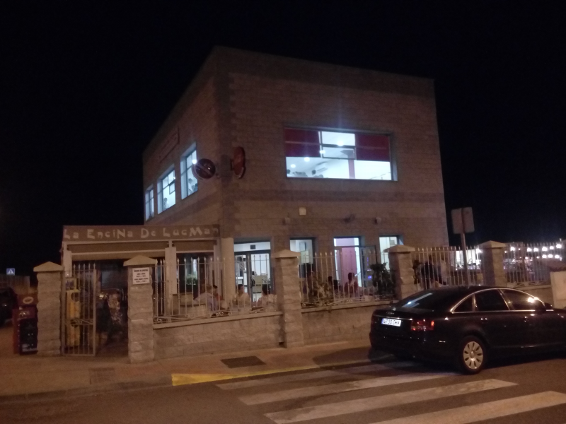 restaurante con terraza por piso