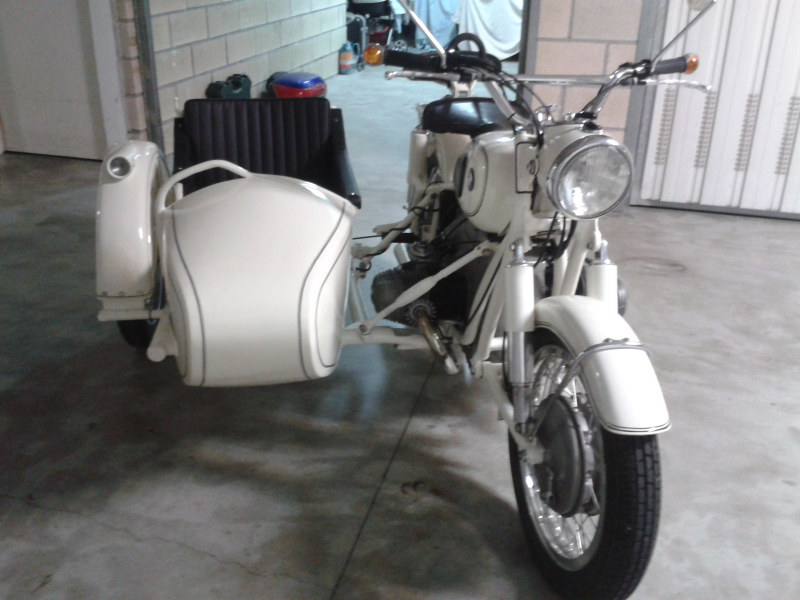 moto BMW R69 año 1966 con sidecar+coche renault nn año 1925