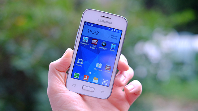 Samsung Galaxy Young 2 a chica 18-25