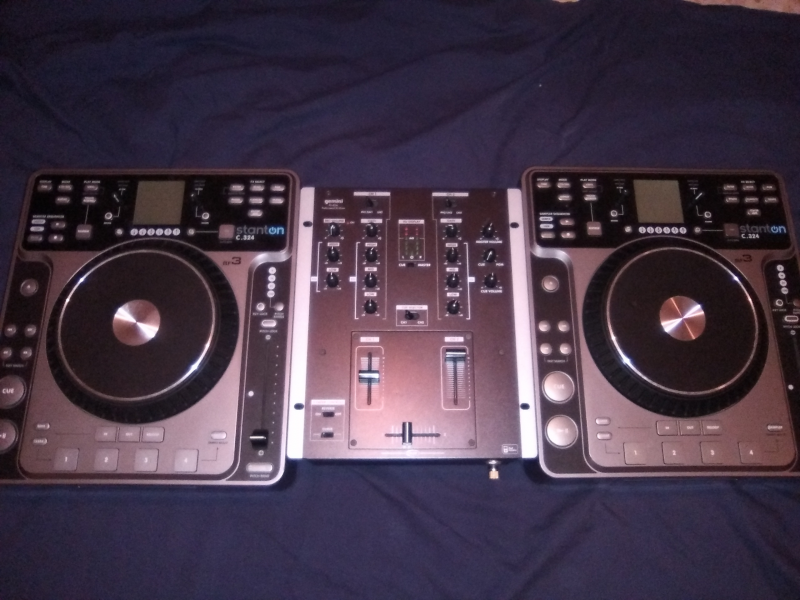 EQUIPO DJ CON 2 REPRODUCTORES + MESA MEZCLAS