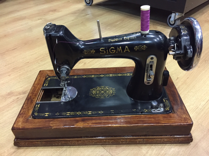 MAQUINA DE COSER ANTIGUA SIGMA