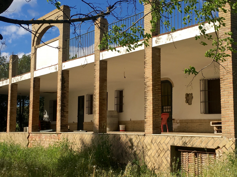 parcela con gran casa