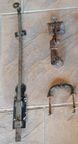 Herrajes de puerta  antigua