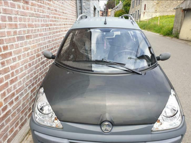 Coche sin licencia.