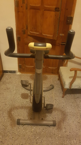 bicicleta estática DECATHLÓN DOMYOS V150