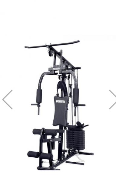 Una máquina de gimnasio multifuncional 