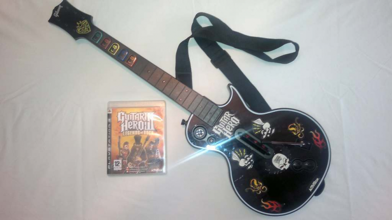 Lote Guitar Hero III + Guitarra.