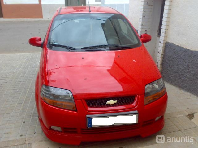Coche pequeño por grande