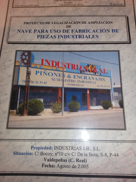 NAVE INDUSTRIAL EN VALDEPEÑAS.