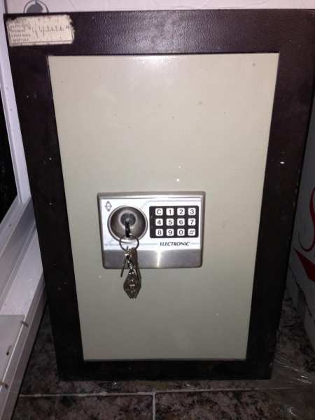 Caja fuerte  electronica doble sistema de seguridad