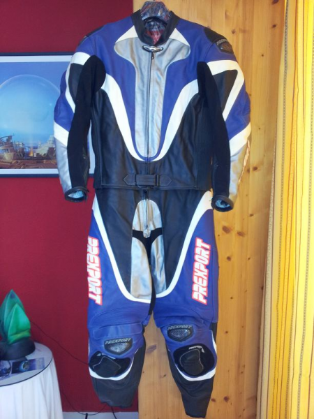 MONO DE MOTO EN DOS PIEZAS POR ALGO QUE ME INTERESE