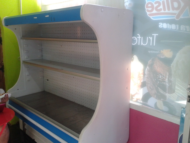mural para yogures y refrescos para una tienda de alimentacion 