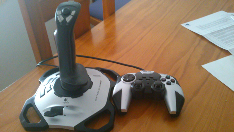 JOYSTICK Y MANDO PC CASI NUEVOS