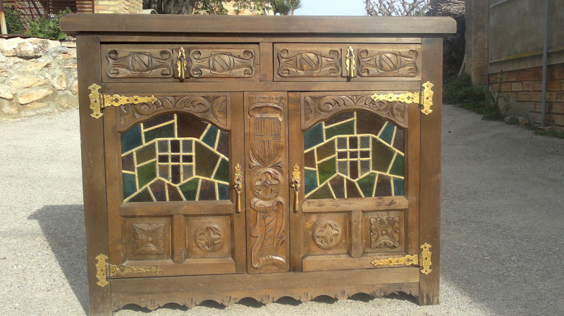 mueble antiguo muy bonito