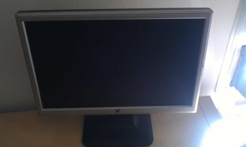 Monitor Pc V7 R19w11