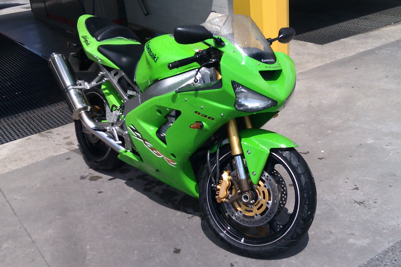 MOTO KAWASAKI ZX6R