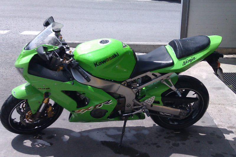 MOTO KAWASAKI ZX6R MOTO KAWASAKI ZX6R