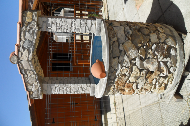 pozo de piedra decoracion