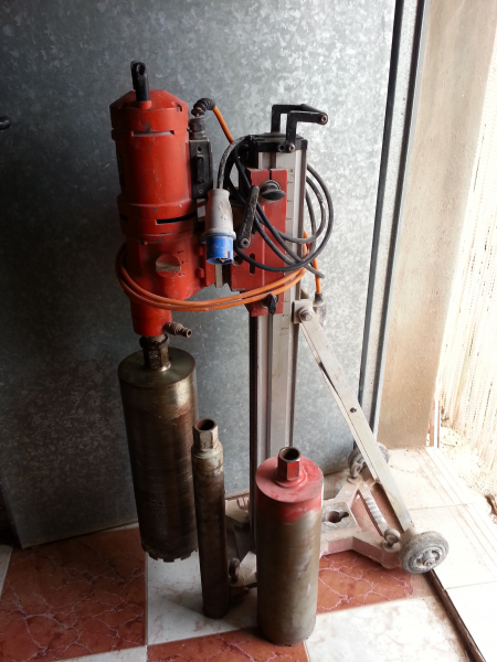maquina de hacer agujeros
