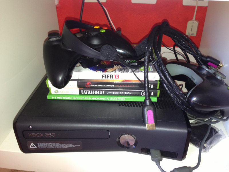 xbox 360 + batlefield 3+fifa13+gears of war judgment