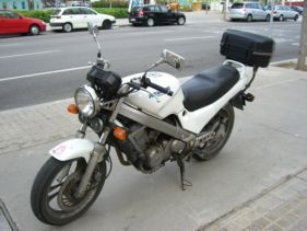 Opel Corsa y Honda Revere 650 CC