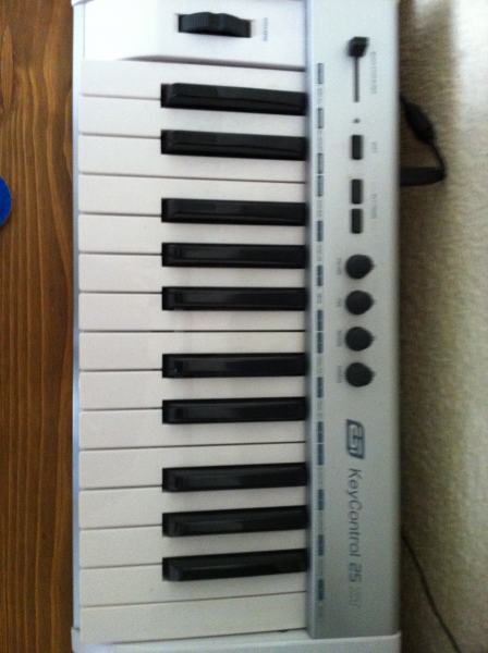 Teclado MIDI electrónico nuevo 