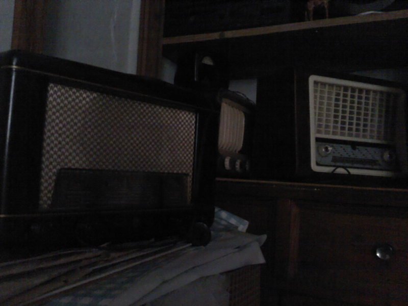 trastero con muchos articulos
