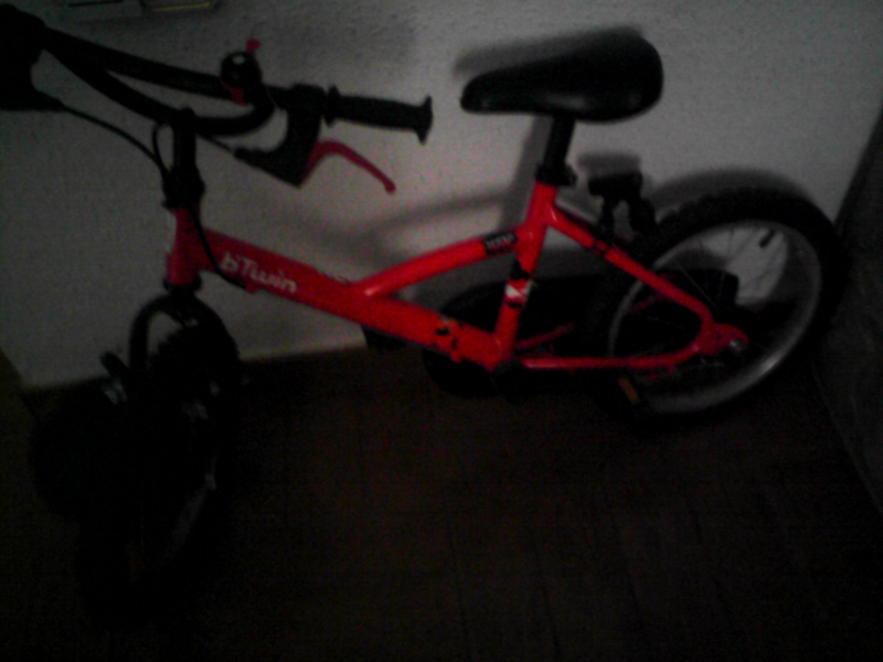 bicicleta y moto de niño