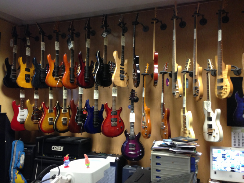 Guitarras y bajos nuevos por vehiculo