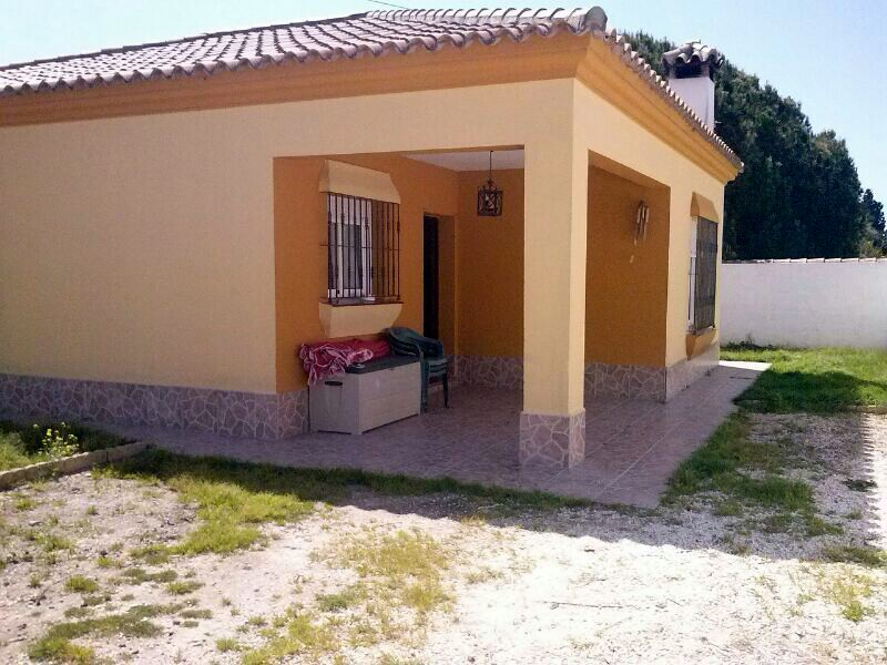 CHALET EN CHICLANA DE LA FRONTERA A 8 KM DE LA PLAYA