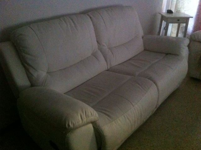 Sofas de cuero blanco con sistema relax