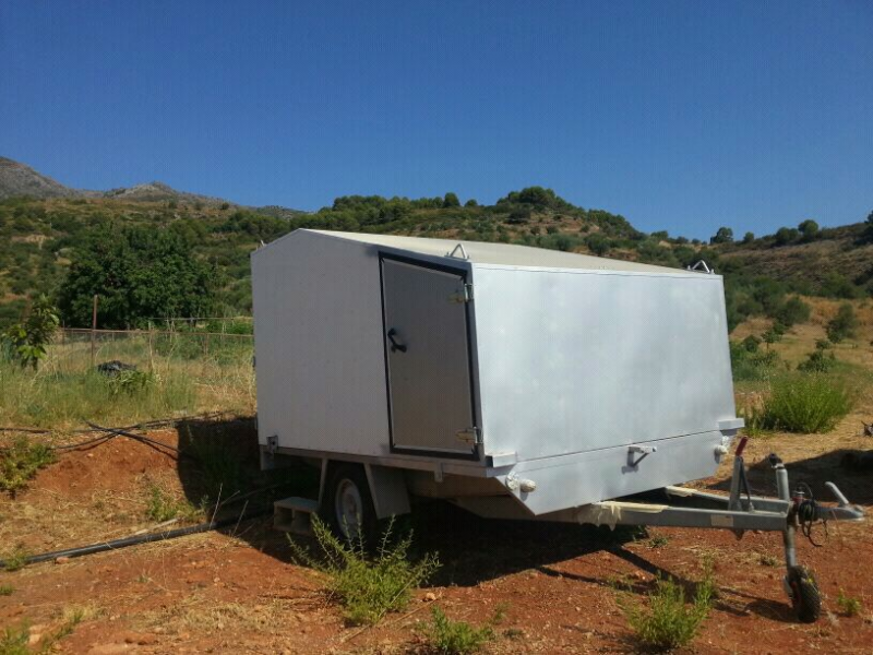 remolque cerrado de fibra
