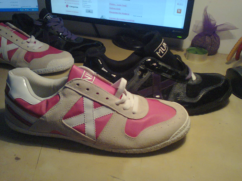 2 pares de zapatillas Munich SIN USO talla 43