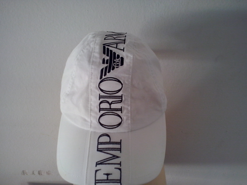Gorra New Era Raiders Y otra Emporio Armani