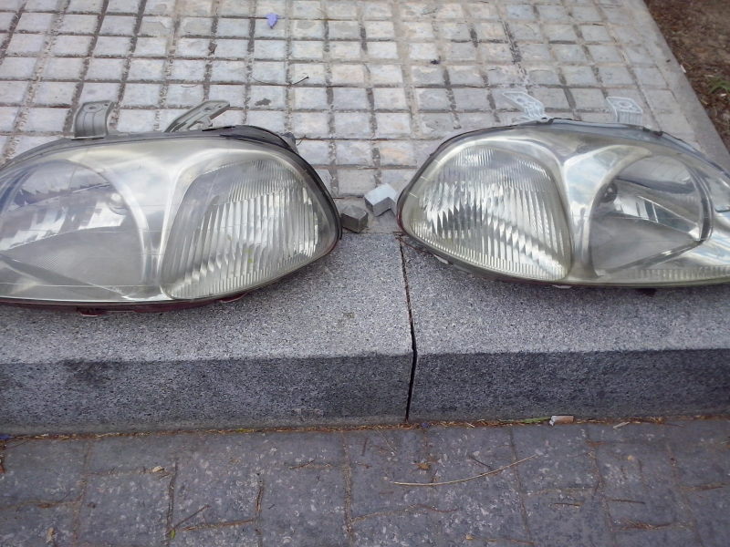 Tubo de escape ,( hace mucho ruido ) y faros de Honda Civic del 96