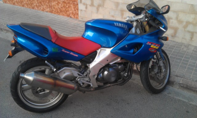 MOTO YAMAHA SZR660